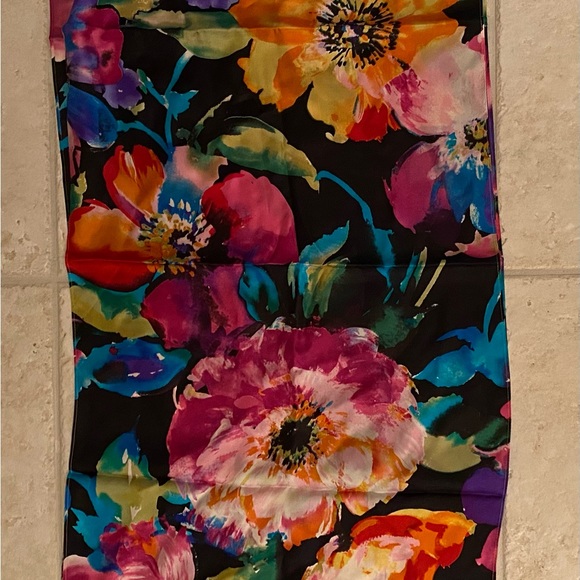 Lauren ~ Ralph Lauren 100% Silk Scarf Multi Color Flowers - Picture 2 of 3